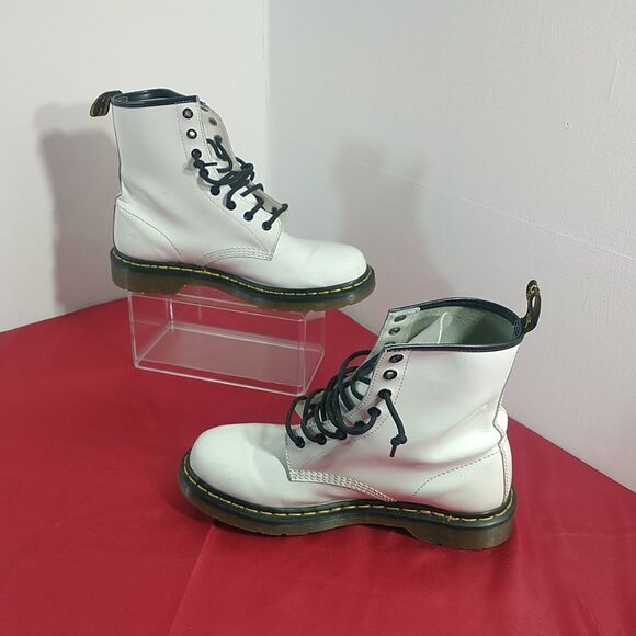 Dr. Doc Martens 1460 Womens Size 10 White Patent Leather 8 Eyelet Combat Boots. - Picture 3 of 14